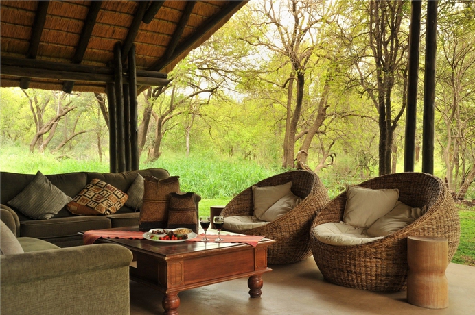 Imagen de los exteriores del Black Rhino Game Lodge. Foto 10