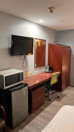 Imagen general del BlissPoint Inn & Suites, Northwood. Foto 7