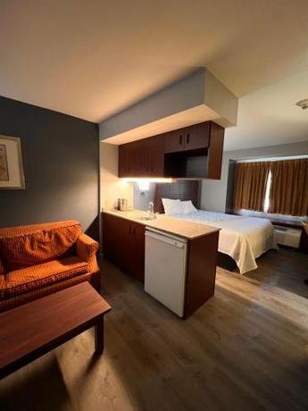 Imagen general del BlissPoint Inn & Suites, Northwood. Foto 8