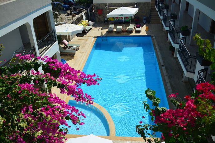 Imagen de la piscina del Blue Bay Hotel. Foto 8