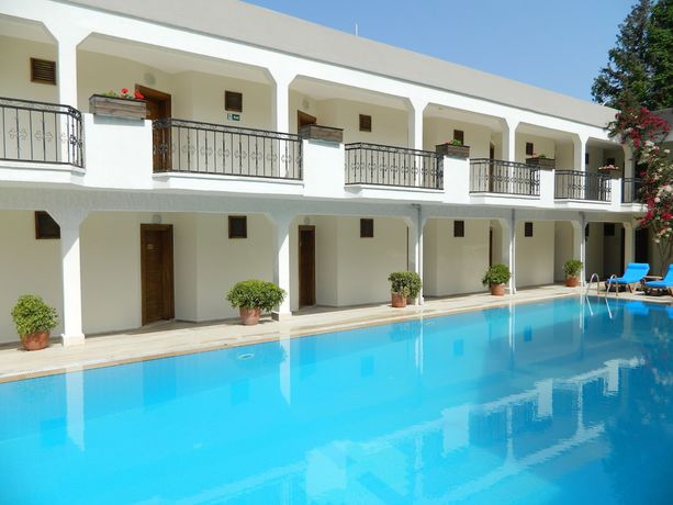 Imagen de la piscina del Blue Bay Hotel. Foto 9