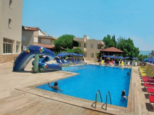 Imagen de la piscina del Blue Egeria Park Hotel. Foto 15
