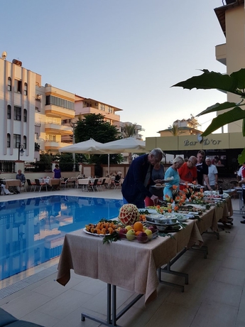 Imagen de la piscina del Blue Heaven Apart Hotel. Foto 19
