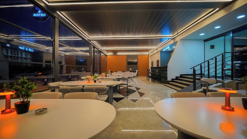 Imagen de los interiores del Blue Serenity Hotel. Foto 15