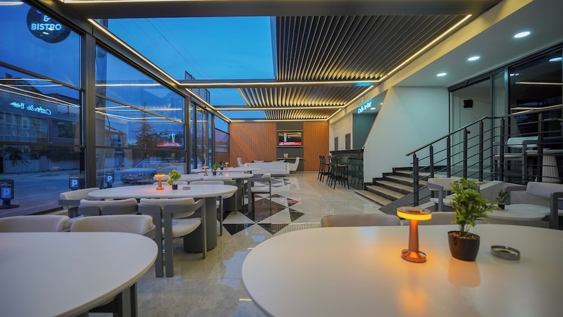 Imagen del bar/restaurante del Blue Serenity Hotel. Foto 1