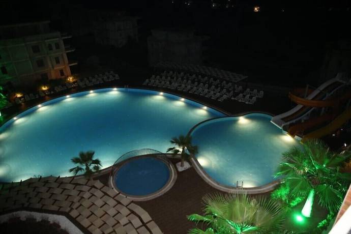Imagen de la piscina del Bodrum Hill Hotel. Foto 16