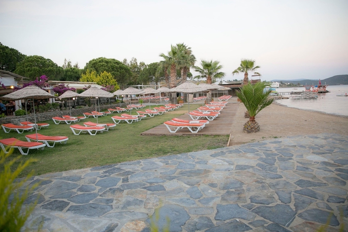 Imagen de los exteriores del Bodrum Sea Side Beach Club Hotel. Foto 4
