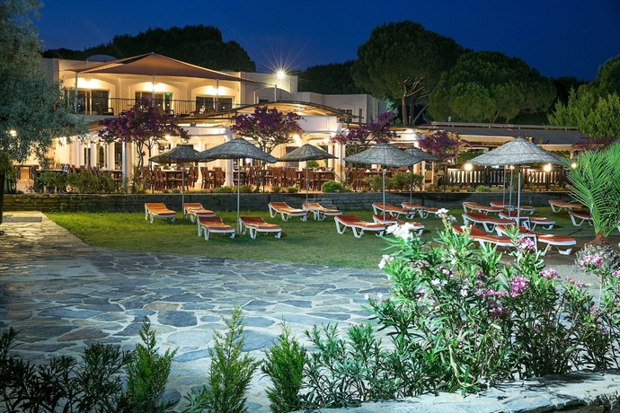 Imagen de los exteriores del Bodrum Sea Side Beach Club Hotel. Foto 6