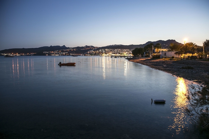Imagen de los exteriores del Bodrum Sea Side Beach Club Hotel. Foto 16