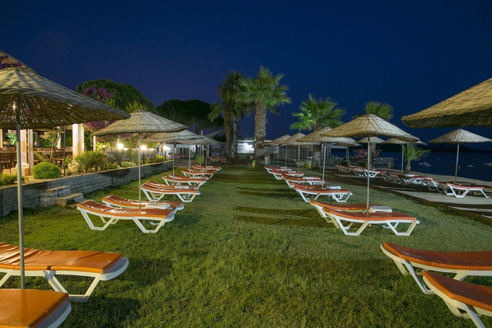 Imagen de los exteriores del Bodrum Sea Side Beach Club Hotel. Foto 17