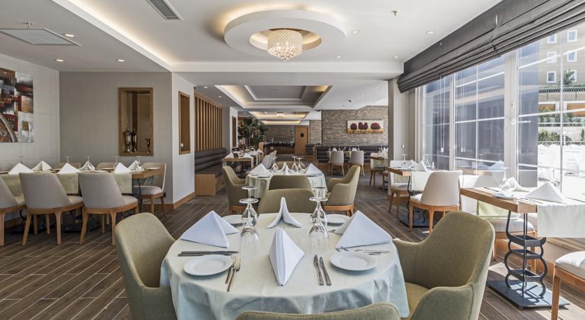 Imagen del bar/restaurante del Bof Hotels Ceo Suites Atasehir. Foto 3