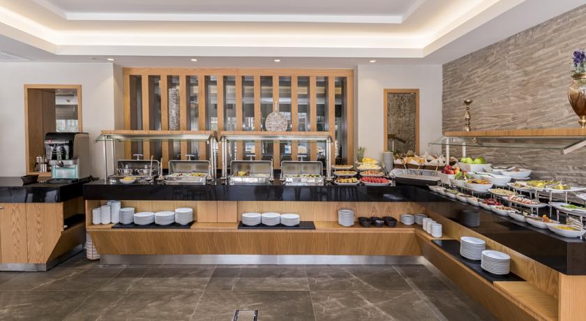 Imagen del bar/restaurante del Bof Hotels Ceo Suites Atasehir. Foto 4