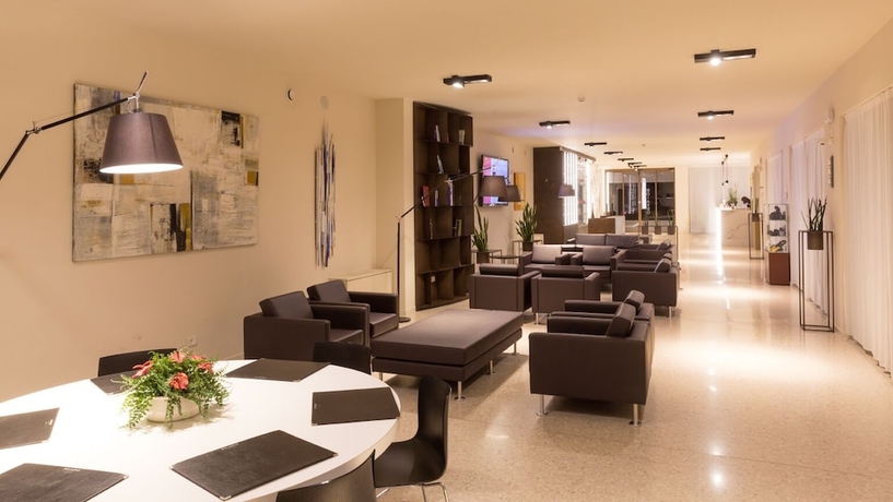 Imagen de los interiores del Boiardo Hotel. Foto 16