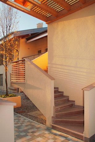 Imagen de los exteriores del Bombyx Inn. Foto 13