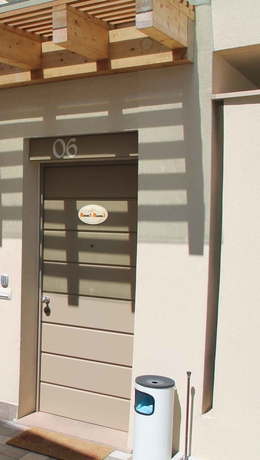 Imagen de los exteriores del Bombyx Inn. Foto 14