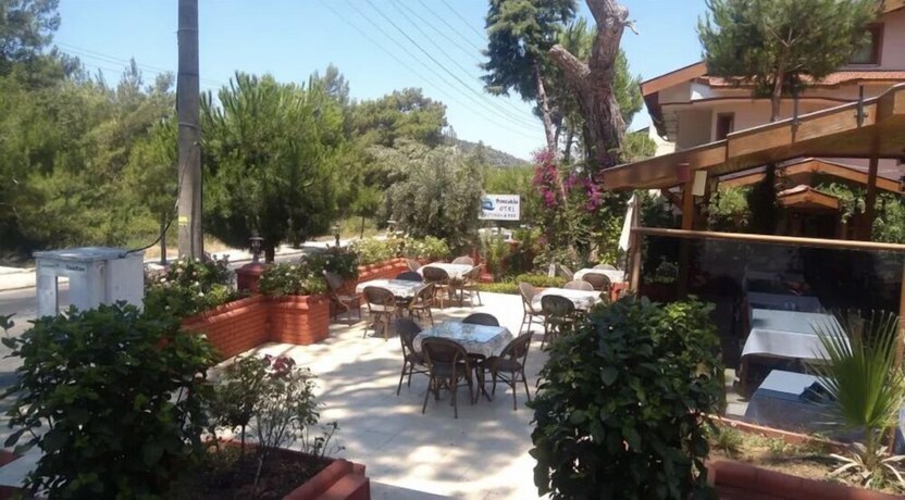 Imagen del bar/restaurante del Boncuklu Otel. Foto 6