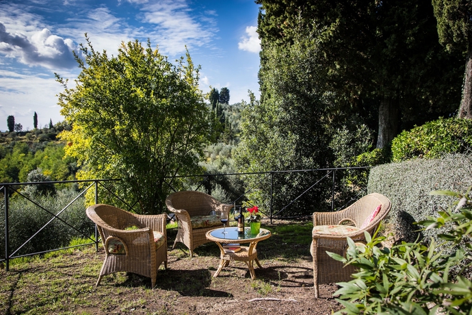 Imagen de los exteriores del Borgo Bucciano. Foto 11