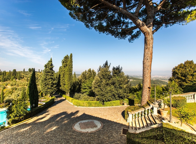 Imagen de los exteriores del Borgo Bucciano. Foto 13