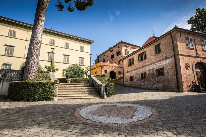 Imagen de los exteriores del Borgo Bucciano. Foto 15