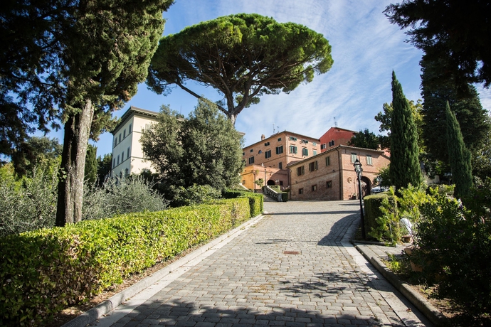 Imagen de los exteriores del Borgo Bucciano. Foto 16