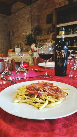 Imagen del bar/restaurante del Borgo D&eacute; Varano. Foto 4