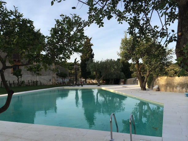 Imagen de la piscina del Borgo Del Carato. Foto 16