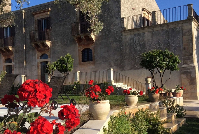 Imagen de los exteriores del Borgo Del Carato. Foto 12
