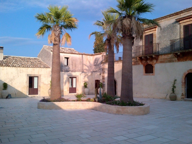 Imagen de los exteriores del Borgo Del Carato. Foto 13