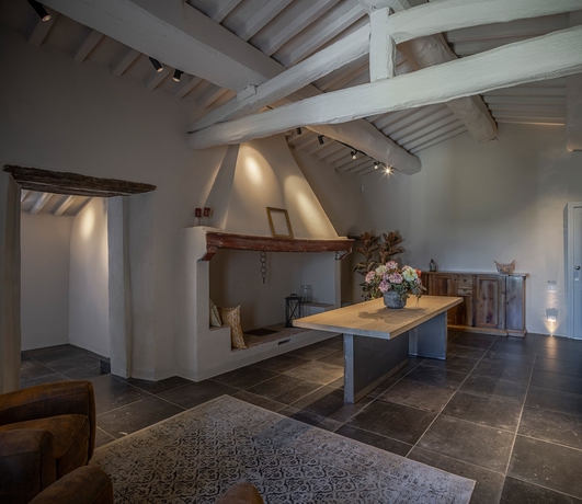 Imagen de los interiores del Borgo Elissa. Foto 16