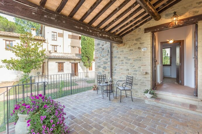 Imagen de la habitación del Borgo Pulciano Agriturismo. Foto 16