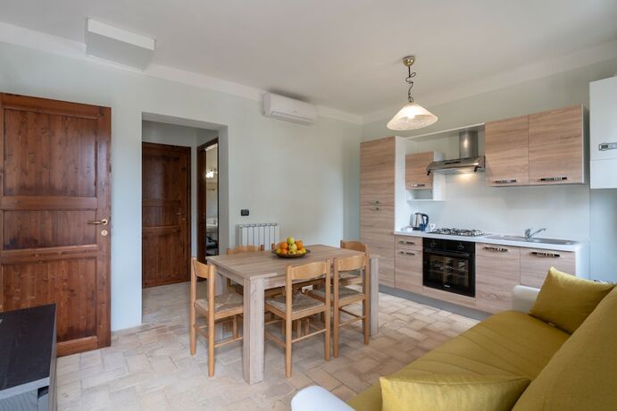 Imagen de la habitación del Borgo Pulciano Agriturismo. Foto 17