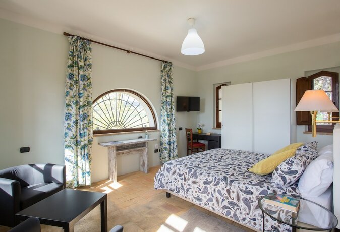 Imagen de la habitación del Borgo Pulciano Agriturismo. Foto 19