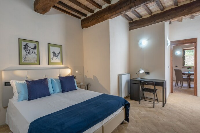 Imagen de la habitación del Borgo Pulciano Agriturismo. Foto 20