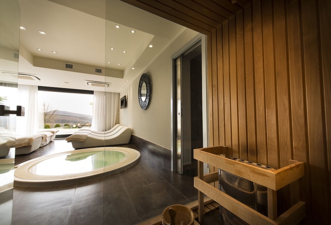 Imagen de la piscina del Borgo San Faustino Country Relais and Spa. Foto 14