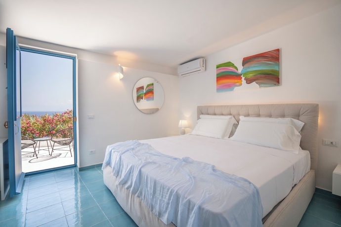 Imagen de la habitación del Borgo del Cannitello Romantic Resort. Foto 4