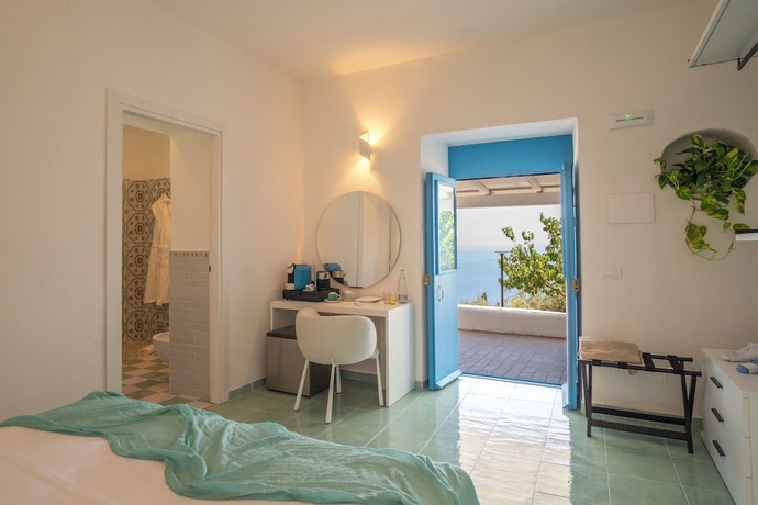 Imagen de la habitación del Borgo del Cannitello Romantic Resort. Foto 7