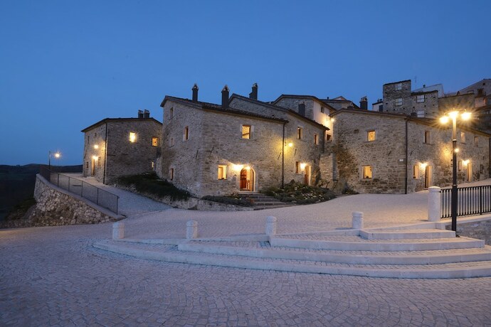 Imagen general del Borgotufi Albergo Diffuso, Castel del Giudice. Foto 1