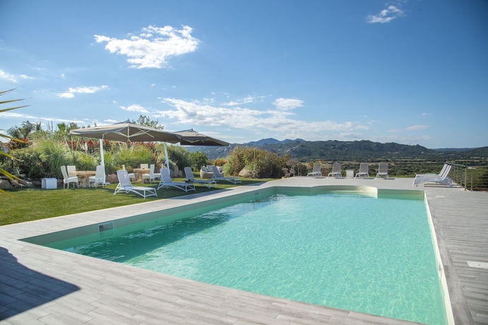 Imagen de la piscina del Botanic Golf SaCuba and Resort. Foto 19
