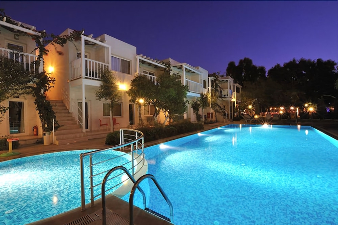 Imagen de la piscina del Boutique Class Otel G&uuml;m&uuml;sl&uuml;k. Foto 17