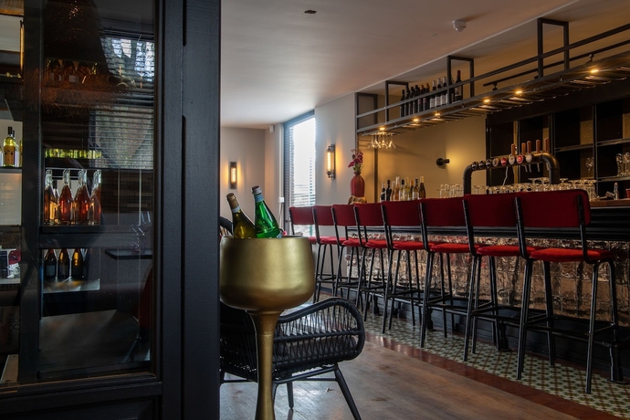 Imagen del bar/restaurante del Boutique Hotel Four. Foto 6