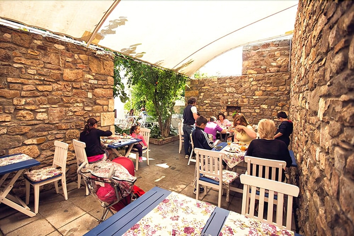 Imagen del bar/restaurante del Bozcaada Fahri Hotel. Foto 7