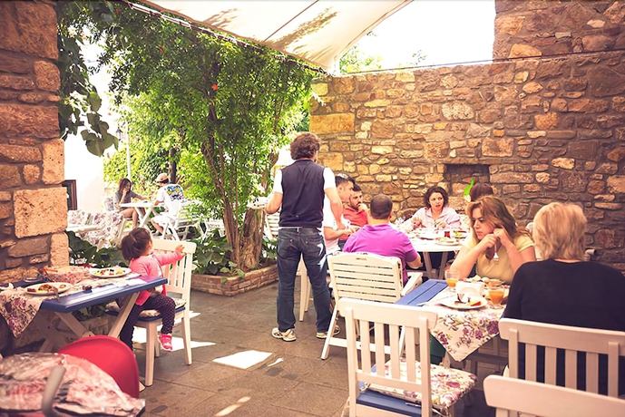 Imagen del bar/restaurante del Bozcaada Fahri Hotel. Foto 9