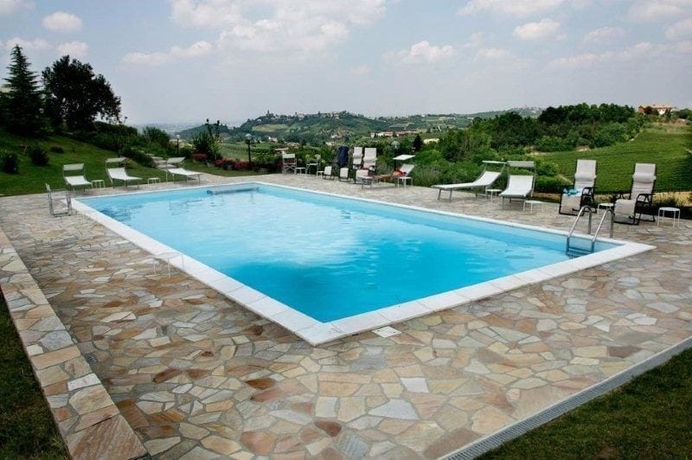 Imagen de la piscina del Bricco San Giovanni. Foto 15