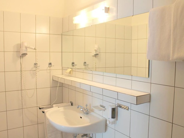 Imagen de la habitación del Brunnen Hotel. Foto 11