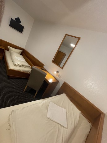 Imagen de la habitación del Brunnen Hotel. Foto 18