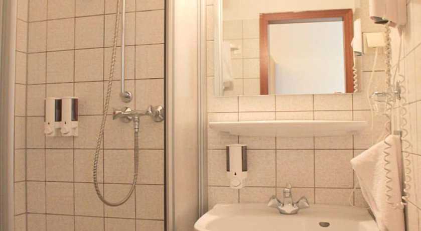 Imagen de la habitación del Brunnen Hotel. Foto 19