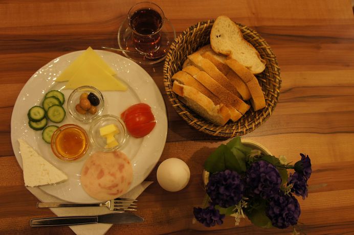 Imagen del bar/restaurante del Bufes Hotel, Fatih. Foto 3