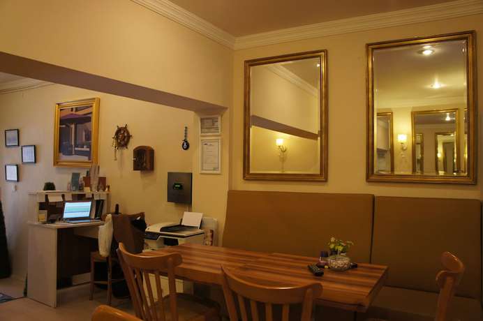Imagen de los interiores del Bufes Hotel, Fatih. Foto 15