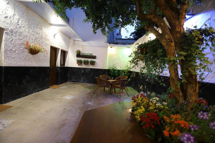 Imagen de los exteriores del Buho House. Foto 8