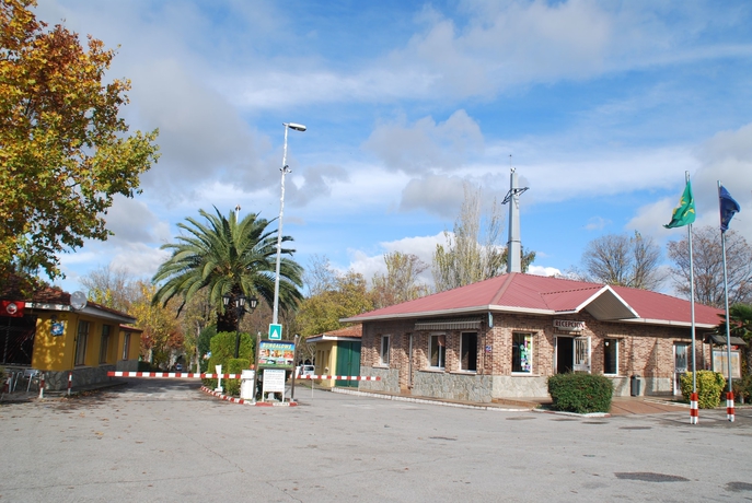 Imagen general del Bungalows Camping Alpha Madrid. Foto 1